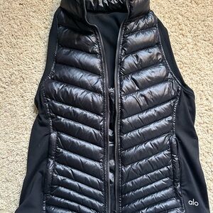 ALO Yoga Women's Sleek Black Quilted Vest